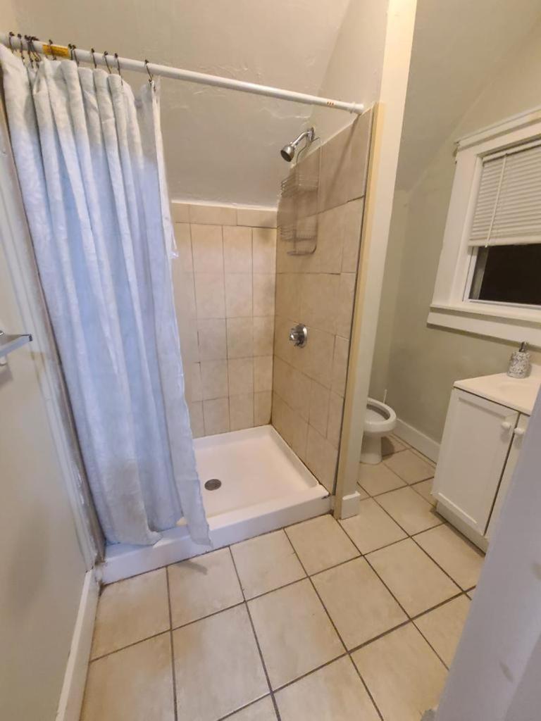 Hospedagem domiciliar Private Near To Downtown *